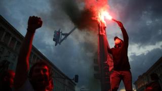 Като две вселени: Протестиращи срещу управляващи (видео)