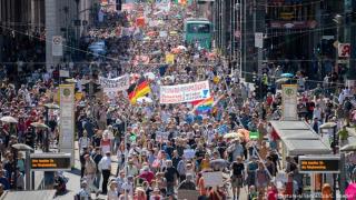 В Германия са ужасени след многохилядния протест срещу мерките заради коронавируса
