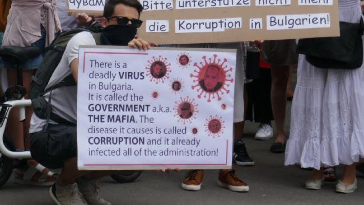 Какво казват на света протестиращите в чужбина българи?