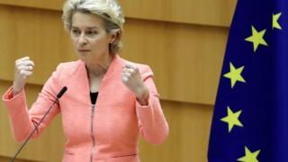 Урсула фон дер Лайен посети Буча: "Тук се е случило немислимото"