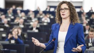 Евродепутатката Софи инт Велд: "Случващото се в България буди безпокойство"