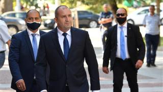 Румен Радев е бил в контакт с болен от Covid-19, прекратиха посещението му в Естония (видео)