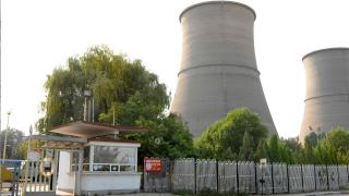 Черен дим и миризма на сяра. Какво гори ТЕЦ "Бобов дол"