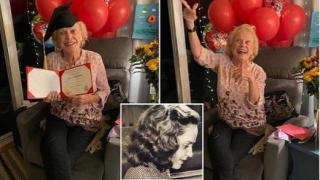 93-годишна баба получи диплома от гимназията си 75 години след като се наложило да я напусне (снимки)