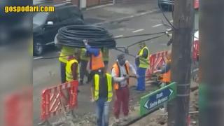 Уникално майсторско решение за разпъване на кабел (видео)