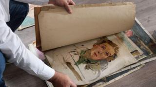 Под дюшемето и зад мазилката. 700 картини, скрити от нацистите, се изсипаха от разрушена къща