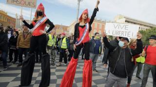 Хиляди демонстрираха във Франция срещу правителствена забрана за публикуване на снимки на полицаи (видео)