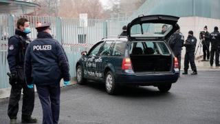 "Дъжд от червени рози" и малка изненада - каква музика избра Меркел за "сбогом"