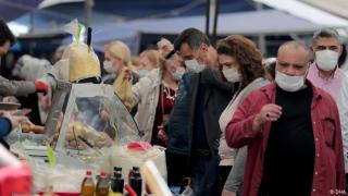 Турция затяга мерките с още по-ранен вечерен час и забрана за излизане през уикенда