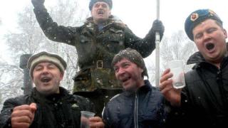 Руснаци продължават да се тровят с метилов алкохол, властите разследват десетки смъртни случаи