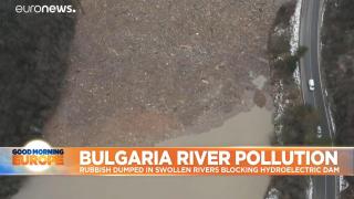 560 тона плаващи отпадъци бяха извадени от река Искър при Своге