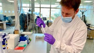Следващият опасен вариант на Covid-19  вероятно вече е около нас, смятат британски учени