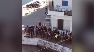 Скандал в Гърция след като премиерът на страната бе заснет на  "парти" с още 50 души (видео)
