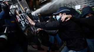 Протести и сблъсъци с полицията в Атина заради новите ограничения срещу Covid-19 (видео)