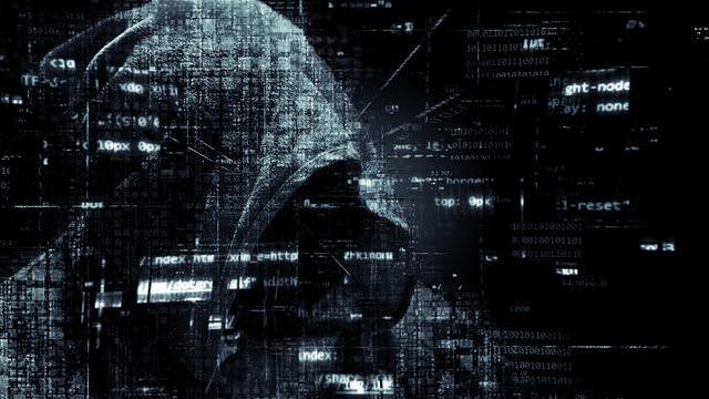 Жени са измамени за шестцифрени суми от представящи се за Брад Пит мъже