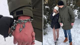 Двама украинци оковаха ръцете си с верига за три месеца, за да изпитат любовта си (видео)