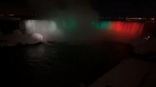 Ниагарският водопад светна в цветовете на българското знаме (видео)