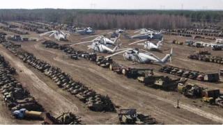 Автогробище с машини, ползвани при аварията в Чернобил, все още излъчва радиация (видео и снимки)