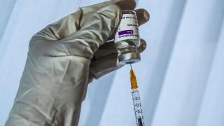 ЕМА: Ползите от имунизирането с AstraZeneca са по-големи от риска от странични ефекти (видео)