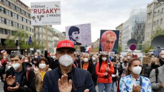 Хиляди на протест срещу чешкия президент Земан заради проруските му позиции (видео)