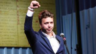 Лукашенко се смили над осъдения опозиционен журналист Протасевич