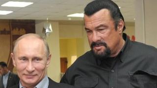 Стивън Сегал стана член на руска партия, подкрепяща Путин