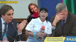 Беновска и Ива Николова накараха служебния премиер да се хване за главата (видео)
