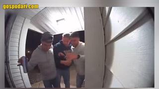 Куриозно прибиране след пиянска вечер (видео)
