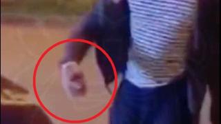 Мъж хвърля граната в уличен бой (видео)