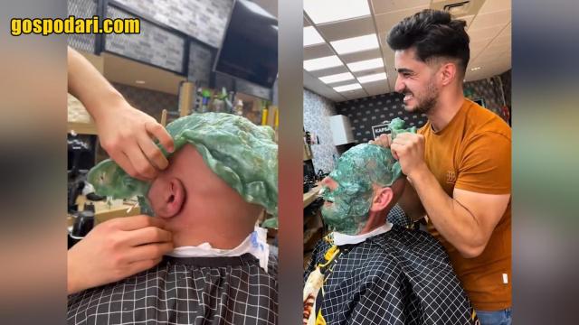 Мъже си правят кола маска на цялото лице (видео)