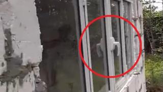 Когато някой се прави на майстор и му се довериш да ти сложи дограма (видео)