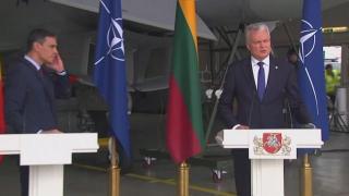 Брифинг на премиер и президент в Литва бе прекъснат от руски бомбардировачи (видео)