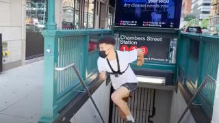 Спортист надбягва метрото в Ню Йорк (видео)