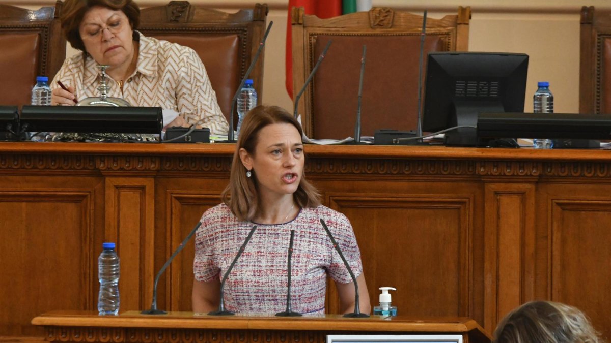 Ива Митева сравни Татяна Дончева с "храста" от песента на Васко Кръпката