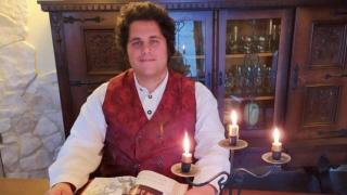 37-годишен италианец живее като истински хобит (снимки)