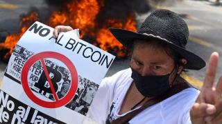 Хиляди жители на Ел Салвадор излязоха на протест срещу биткойна (видео и снимки)