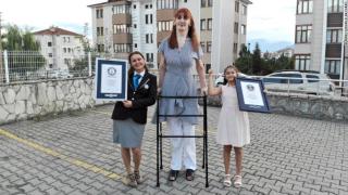 24-годишна туркиня е най-високата жена на света