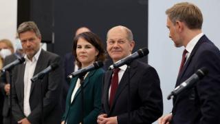 Тройна коалиция от уж невъзможни партии се формира в Германия