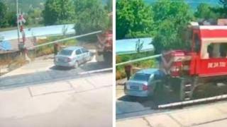Машинист на влак наказва нагъл шофьор в Турция (видео и снимки)