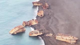 Потънали кораби от Втората световна война изплуваха след вулканична дейност в Япония (видео и снимки)