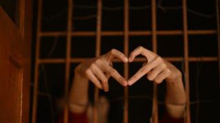 Мъж под домашен арест сам поиска да влезе в затвора, съжителството с жена му било ад