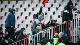 Бой между фенове на ЦСКА и "Локо" Пловдив преди мача на "Армията" (видео)
