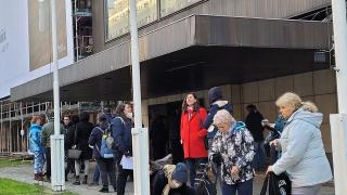 Висока избирателна активност на българите в чужбина, на места се извиха огромни опашки (снимки и видео)