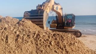 Проверяват незаконно изграждане на пясъчна дига на плаж „Несебър - юг“ (видео)