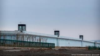 Китайските лагери за превъзпитание: блогър откри доказателства (видео)