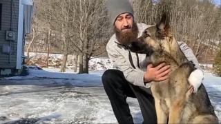 Предано куче спаси стопанина си, като отведе полицаи до катастрофиралата му кола (видео и снимки)