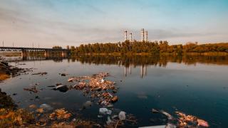 Има ли риск от екокатастрофа заради черните води край Благоевград? (видео)