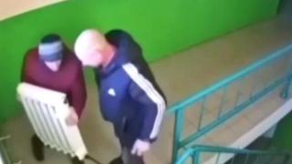 Кражба на радиатор не завършва по план (видео)