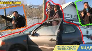 Румен Бахов в колоритна спасителна операция на заседнала кола (видео)