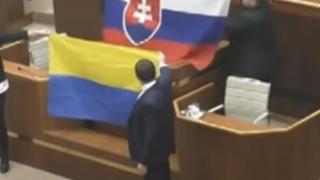 Скандал в парламента на Словакия заради военен договор със САЩ (видео)